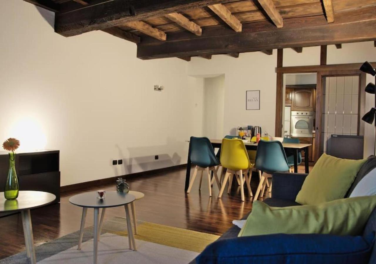 Casa Del Vicolo, Nel Cuore Della Pavia Storica Buitenkant foto
