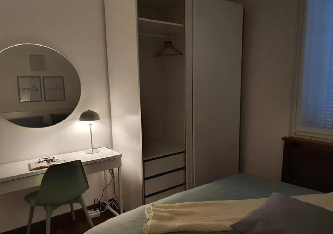 Casa Del Vicolo, Nel Cuore Della Pavia Storica Buitenkant foto